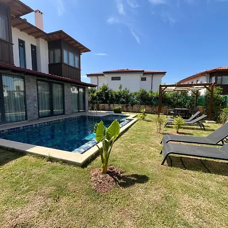 Derya Agullu 3 Βίλα *